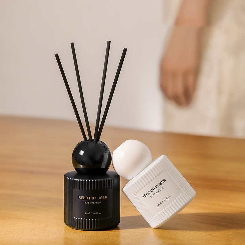 Home Fragrance Jasmine Diffuser - 50ml 長持ちするホームベッドルームフレグランス ヒルトンシャングリラ ジャスミンリードディフューザーセット、火を使わないエッセンシャルオイルハウス香水